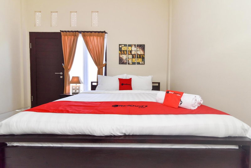 RedDoorz Plus near Jalan Imam Bonjol Denpasar, Seminyak, Indonesien