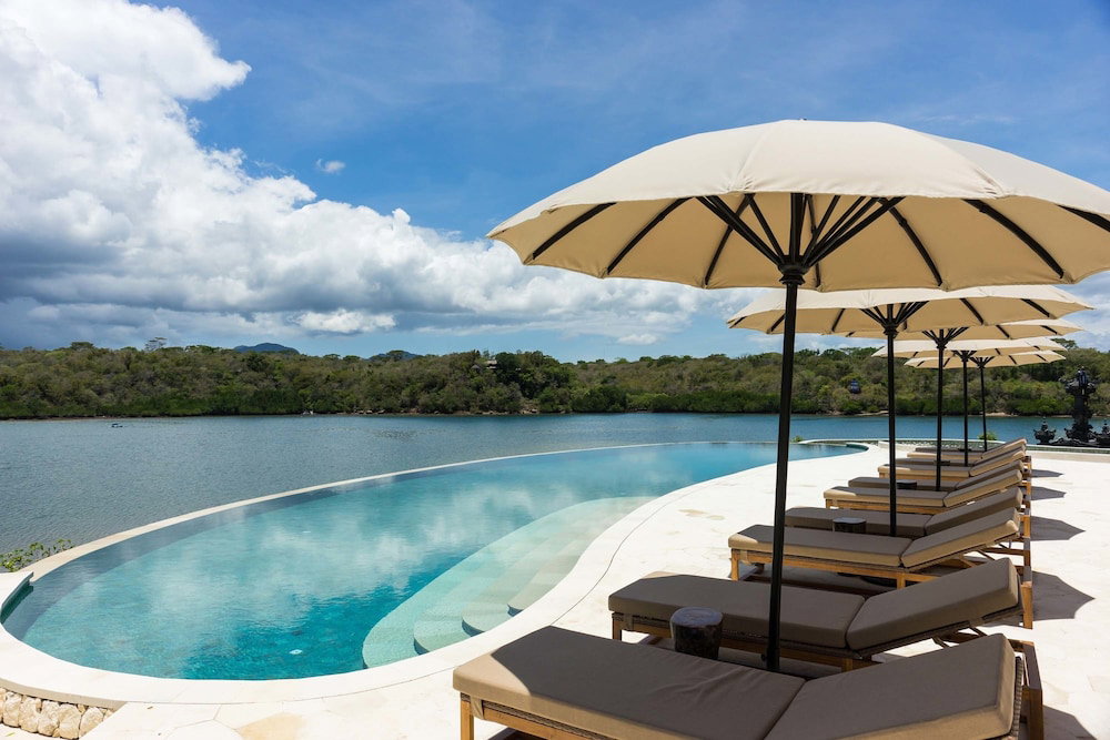 Hotel · Menjangan Dynasty Resort, Pejarakan
