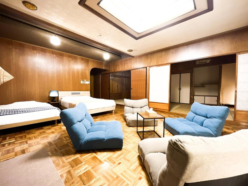 Lestel Naha, Naha, Japon