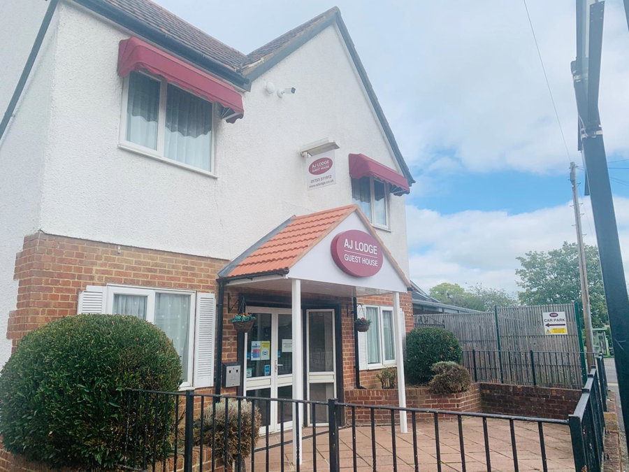 AJ Lodge, Slough, Reino Unido