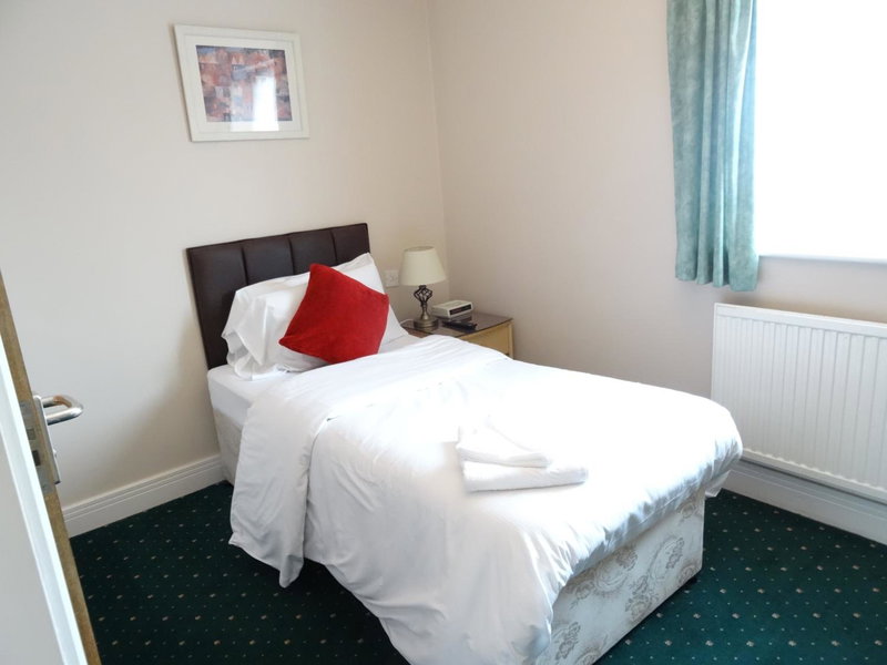 AJ Lodge, Slough, Reino Unido