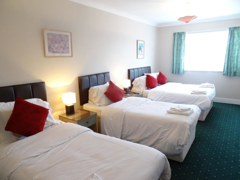 AJ Lodge, Slough, Reino Unido