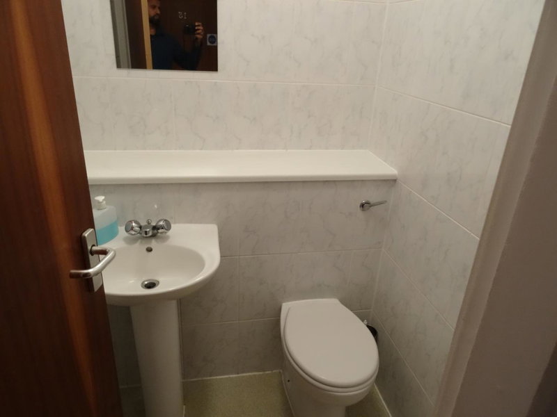 AJ Lodge, Slough, Reino Unido