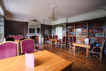 Court Colman Manor, Bridgend, Великобритания