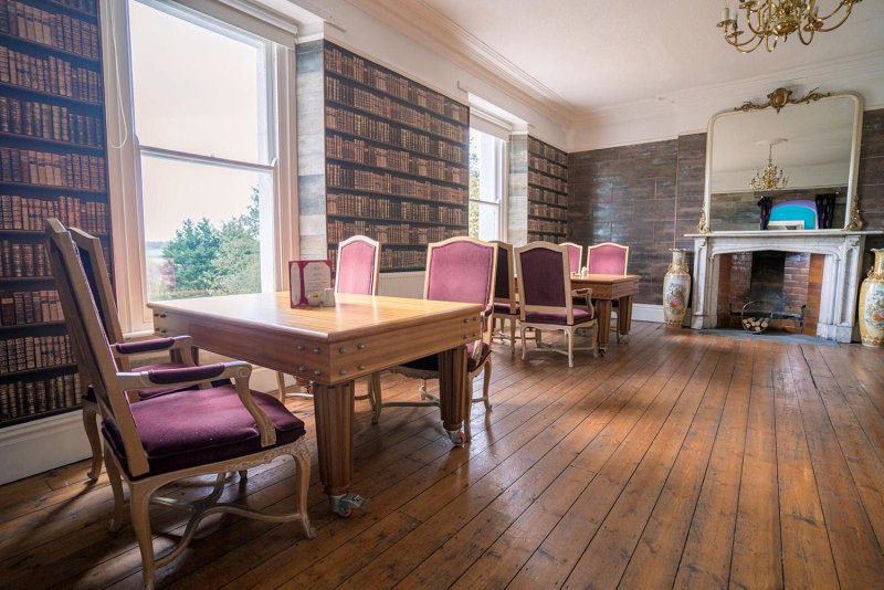 Court Colman Manor, Bridgend, Великобритания
