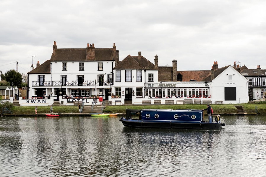 The Swan Hotel, Staines, Великобритания