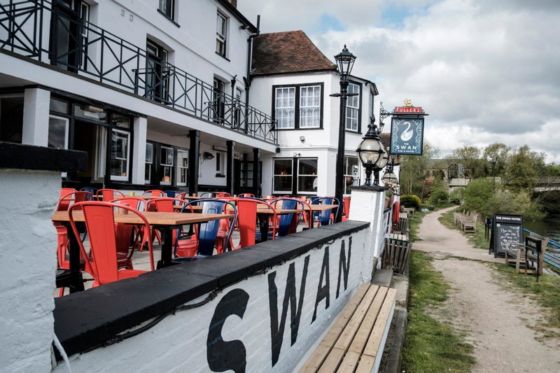 The Swan Hotel, Staines, Великобритания
