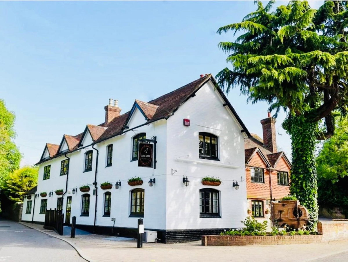 Отель · The Nest Hotel & Restaurant, Petersfield