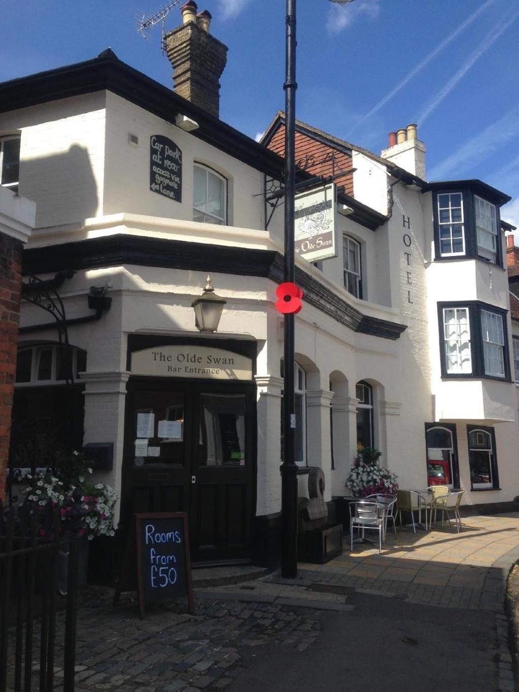 Hôtel · The Olde Swan Hotel, Chertsey