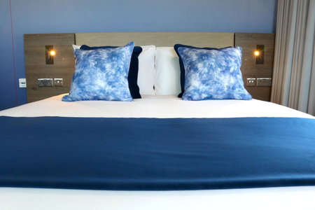 Hex Wildlife Hotel at Yorkshire Wildlife Park, Doncaster, Великобритания