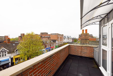 Charles Hope Staines Centre, Staines, Великобритания
