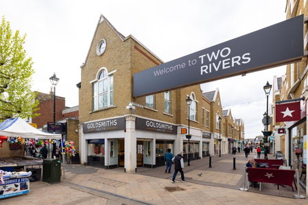 Charles Hope Staines Centre, Staines, Великобритания