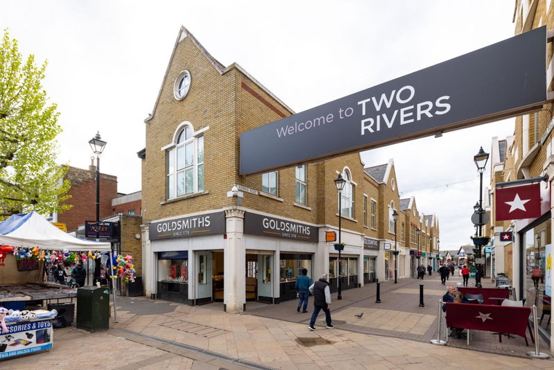 Charles Hope Staines Centre, Staines, Великобритания