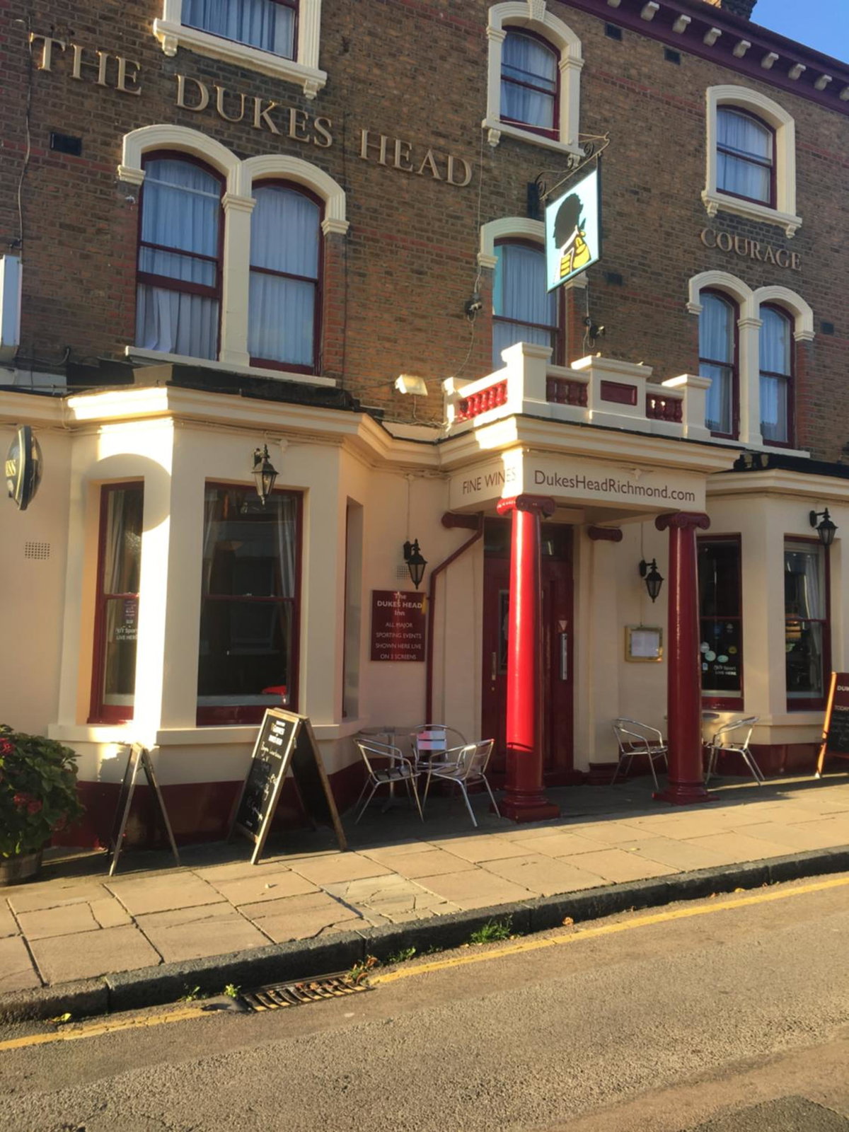 Hotel · Dukes Head Inn, Richmond Upon Thames