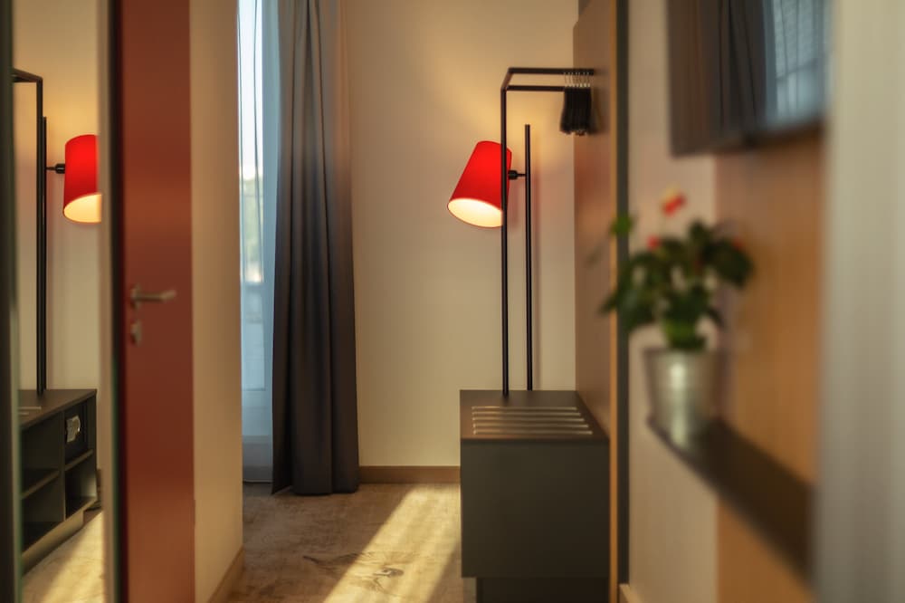 Hotel · Holiday Inn - the niu, Sparrow Regensburg by IHG, Regensburg