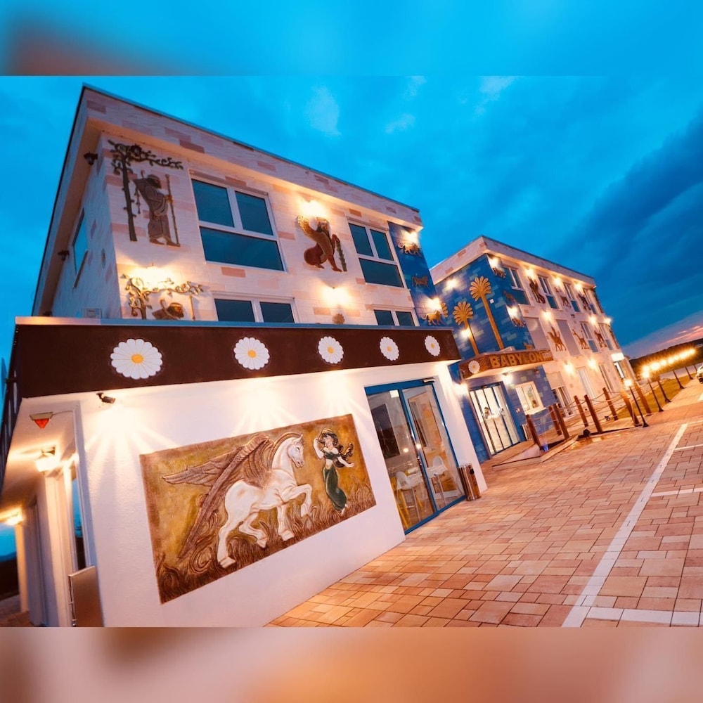 Hotel Babylon, Germany
