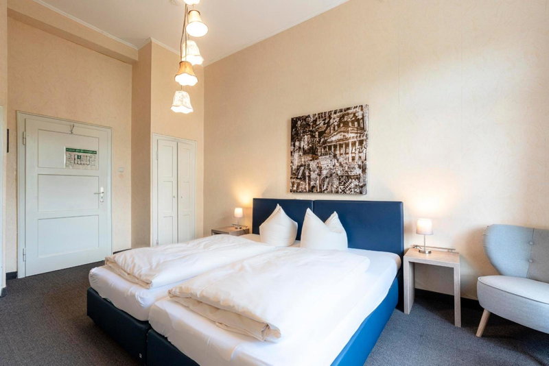 Hotel-Pension am Siegestor, Munich, Germany