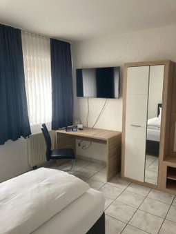 Hotel zur Schlemmerscheune, Weilerbach, Germany