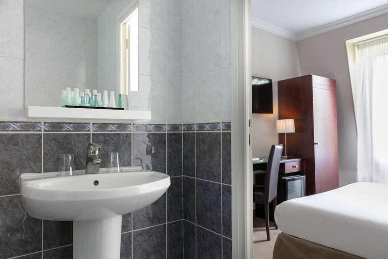 Hôtel Saint Cyr Etoile, Paris, France
