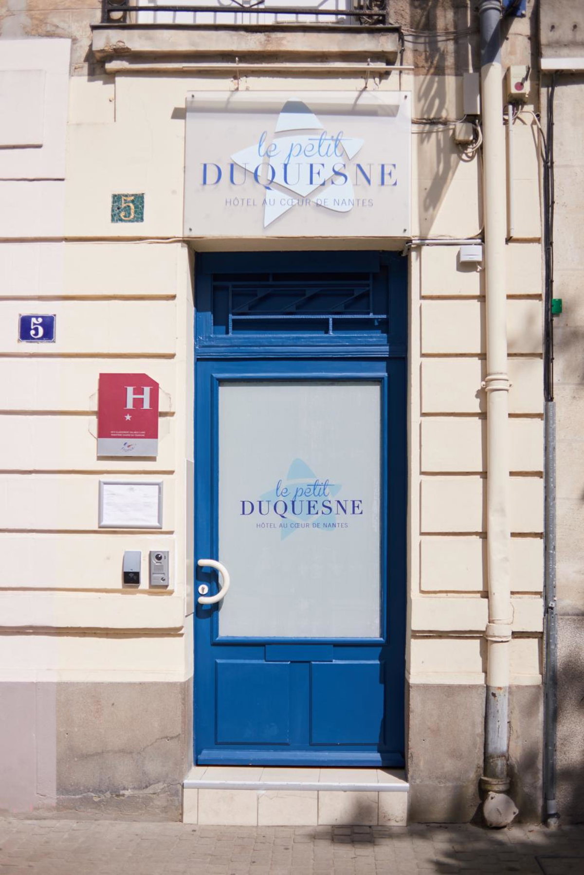 Hotel Le Petit Duquesne, Франция