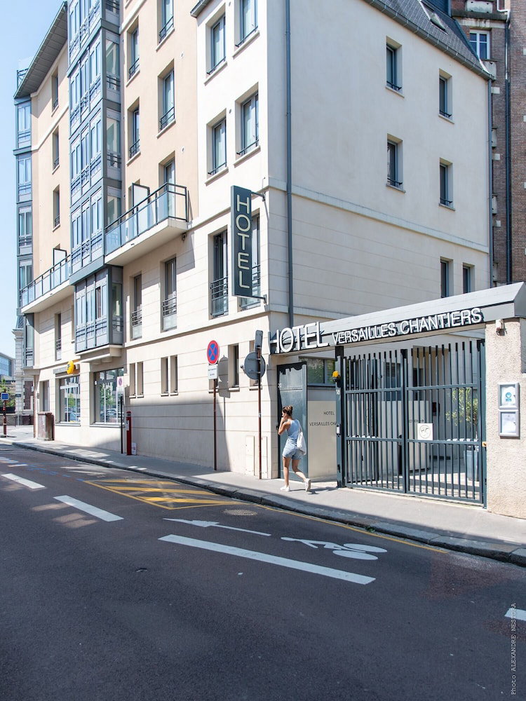 Hotel · Hôtel Versailles Chantiers, Versailles