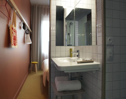 Mob Hotel Paris les Puces, Saint-Ouen, Франция