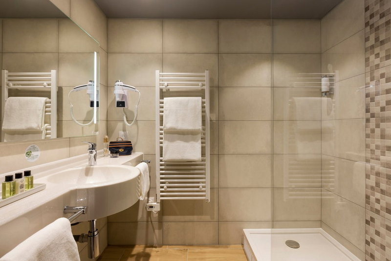 Hôtel Roi Soleil Prestige Plaisir - St Quentin, Plaisir, France