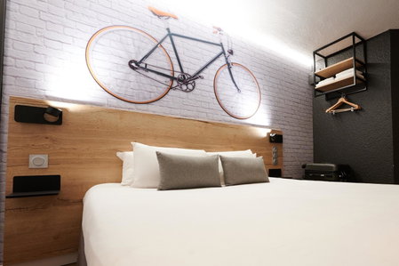 Kyriad Hotel Laval, Laval, France