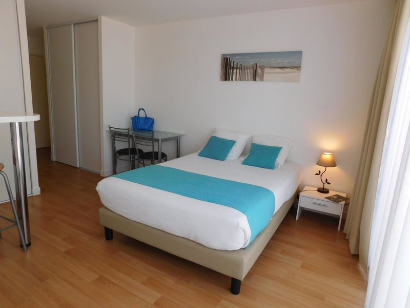 Résidence avec Piscine face au port 200m plage, La Rochelle, Франция