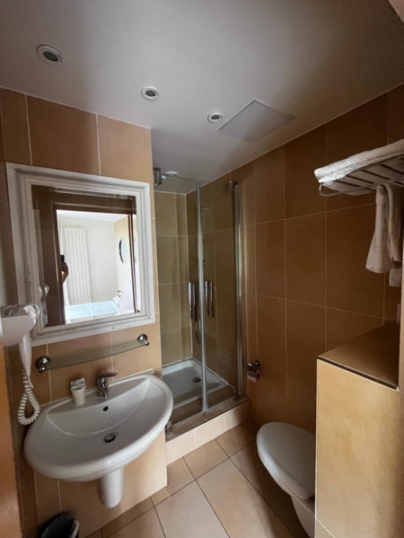 Hôtel Tingis, Paris, Francia