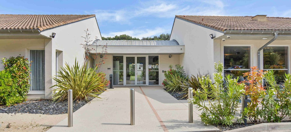 Отель · Appart'hôtel Kyriad Résidence Cabriès - Plan de Campagne, Cabries
