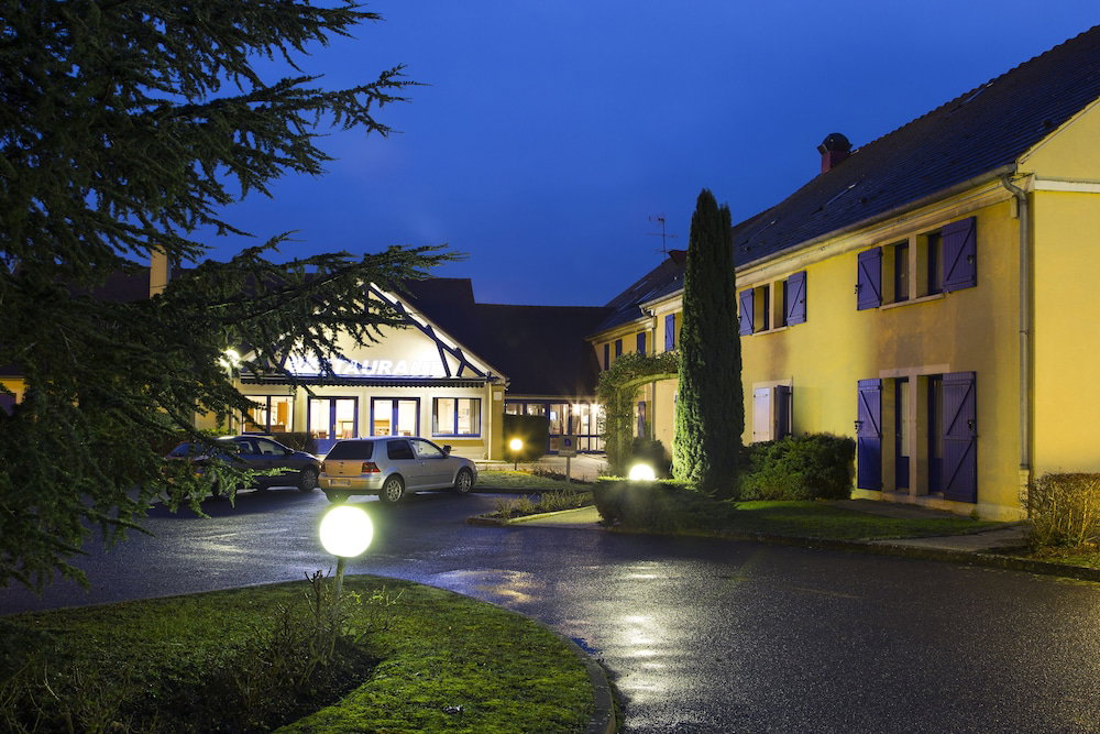 Hotel · Comfort Hotel Etampes, Etampes