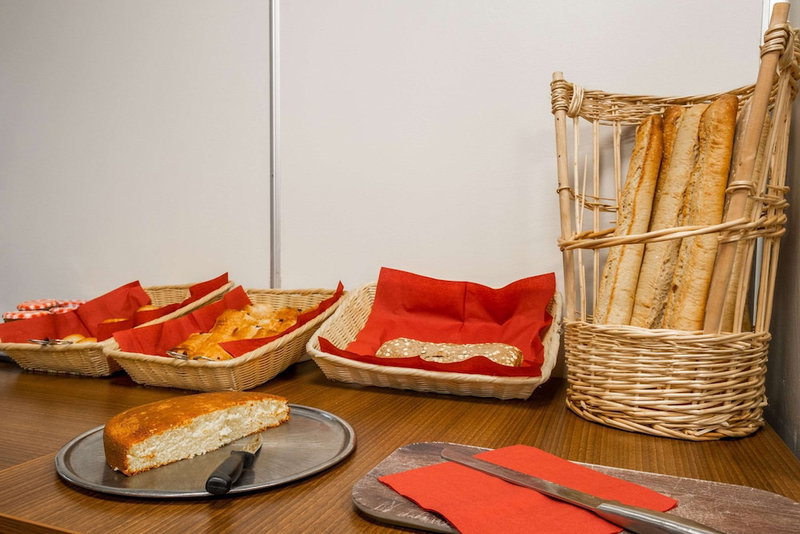 Comfort Hotel Etampes, Etampes, France