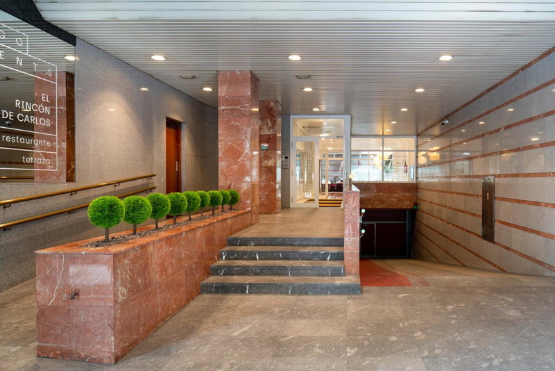 Santiago Apartments Bilbao, Bilbao, Испания