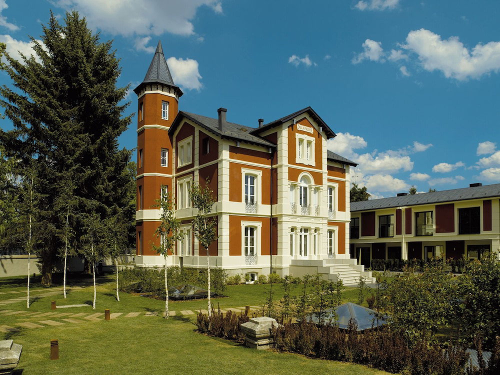 Hotel · Hotel Villa Paulita, Puigcerda
