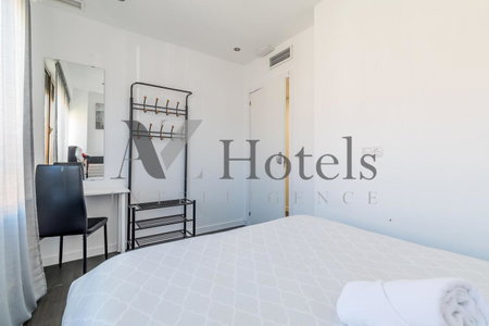 AYZ Ulises - Auto check-in property, Madrid, España