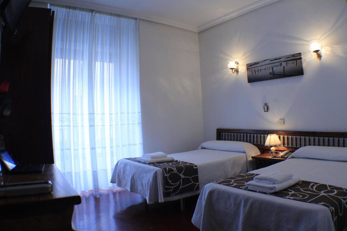 Hotel · Hostal Esmeralda, Madrid