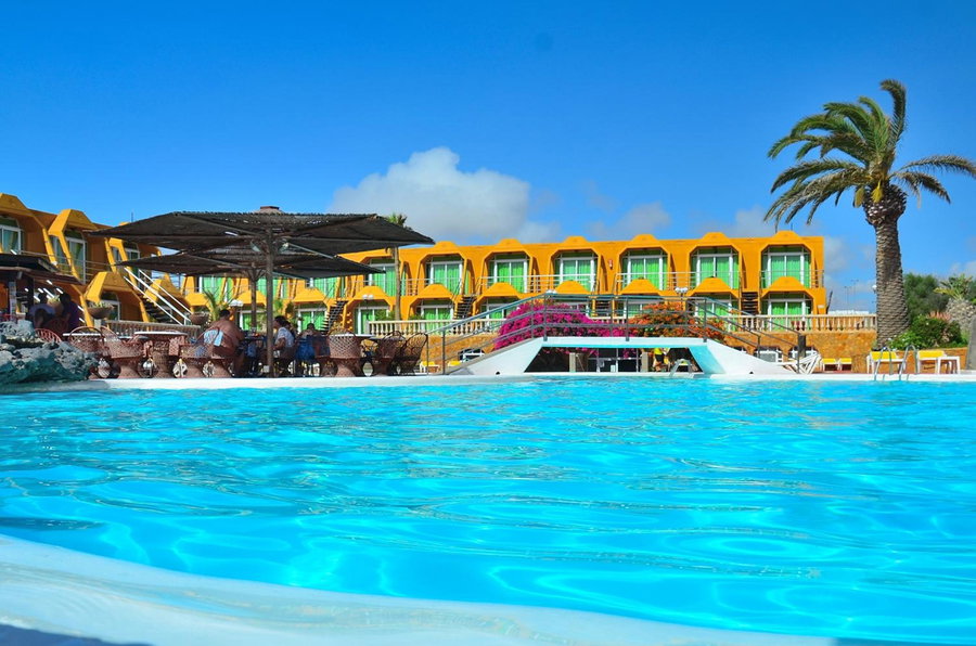 Aparthotel la Piramide, Costa de Antigua, Spain