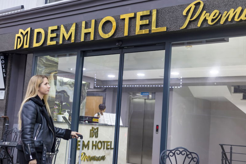 Dem Premium Hotel - Round Trip Airport Service - Istanbul International Airport, Arnavutköy, Turkey