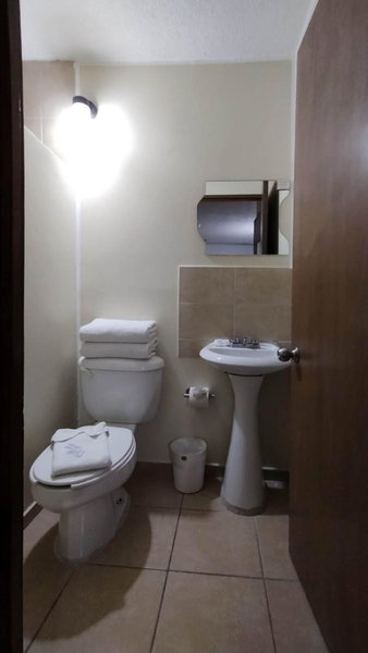 Hotel Mateos 1215, León, Mexico