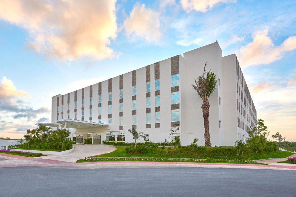 Hotel · City Express Plus by Marriott Cancun Aeropuerto Riviera, Cancún