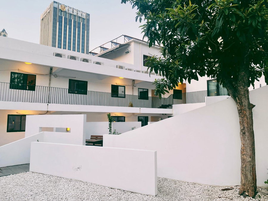 Hidden Garden Youth Hostel -Oriental Pearl &Lujiazui -Garden Social Area -Bar -Café -Free Laundry Luggage Storage -24H Front Desk -English Service, Shanghai, China