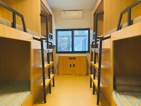 Hidden Garden Youth Hostel -Oriental Pearl &Lujiazui -Garden Social Area -Bar -Café -Free Laundry Luggage Storage -24H Front Desk -English Service, Shanghai, China