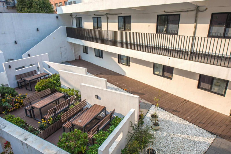 Hidden Garden Youth Hostel -Oriental Pearl &Lujiazui -Garden Social Area -Bar -Café -Free Laundry Luggage Storage -24H Front Desk -English Service, Shanghai, China
