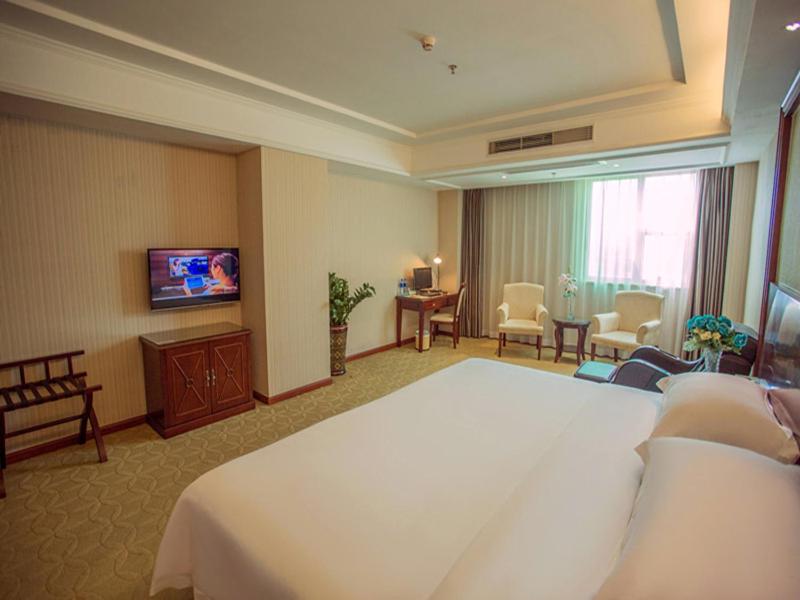 Vienna Hotel Shenzhen BaoAn Qianjin Road, Bao'an, China