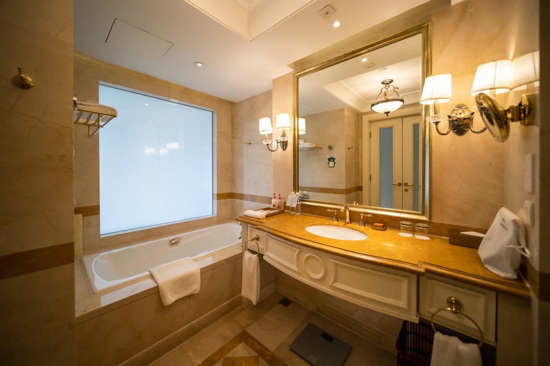 Crowne Plaza Ocean Spring Resort by IHG, Qingdao, China