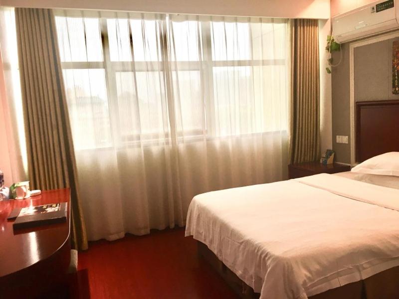 GreenTree Inn Anhui Hefei Xierhuan Botanical garden Business Hotel, Hefei, Китай