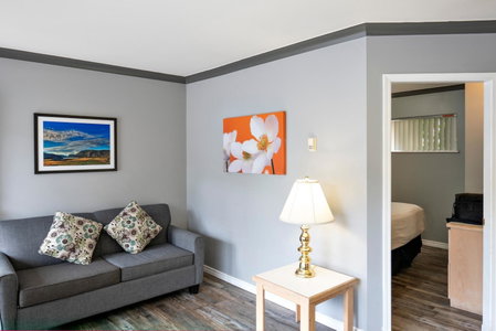 Tiki Shores Inn & Suites, Penticton, Canada