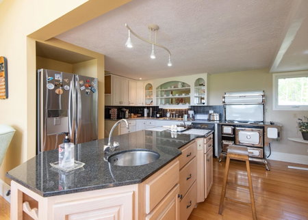 Chez Nous, Cornwall, Canada