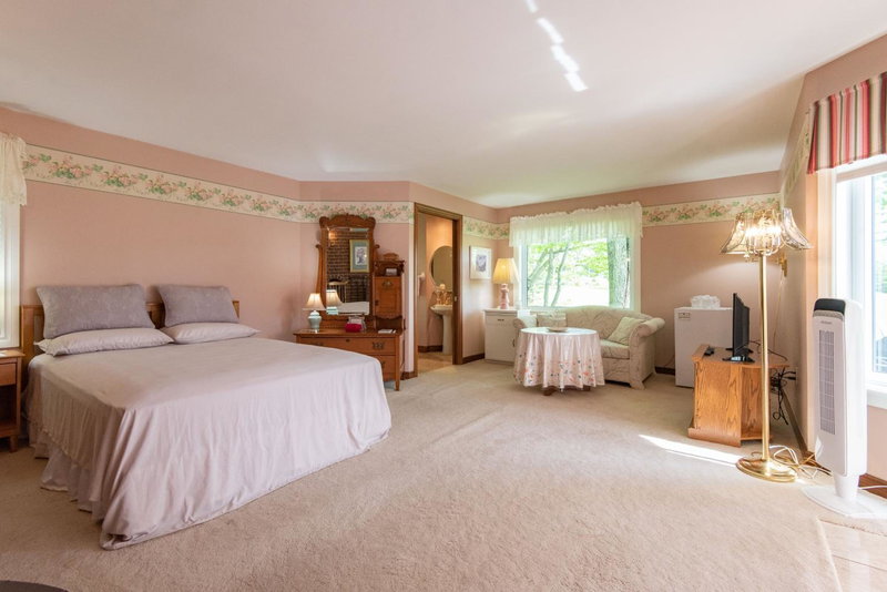 Chez Nous, Cornwall, Canada